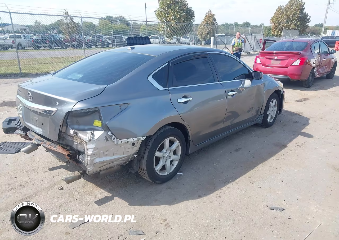 2015 Nissan Altima 2.5 S VIN:1N4AL3AP3FC208010 - 4