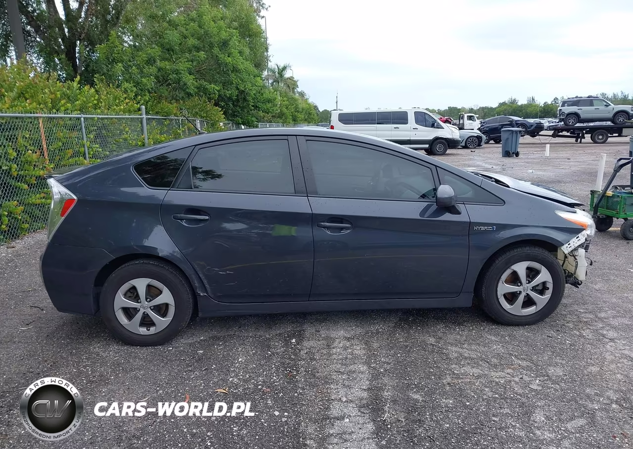 2015 Toyota Prius Two VIN:JTDKN3DU8F0406500 - 14