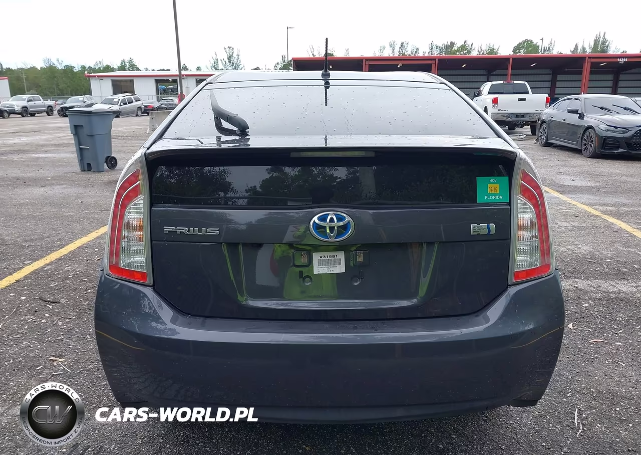 2015 Toyota Prius Two VIN:JTDKN3DU8F0406500 - 17