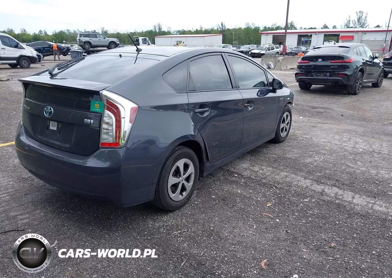 2015 Toyota Prius Two VIN:JTDKN3DU8F0406500 - 4