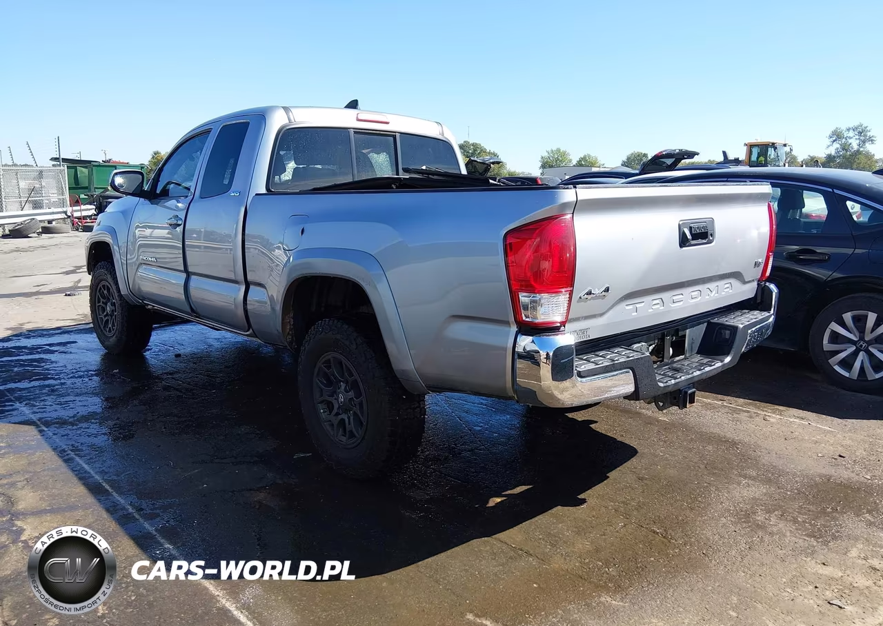 2017 Toyota Tacoma Sr5 V6 VIN:5TFSZ5AN8HX105698 - 3