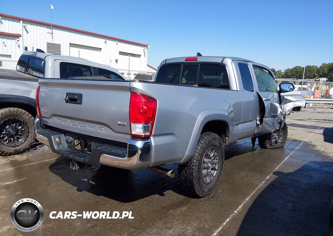 2017 Toyota Tacoma Sr5 V6 VIN:5TFSZ5AN8HX105698 - 4