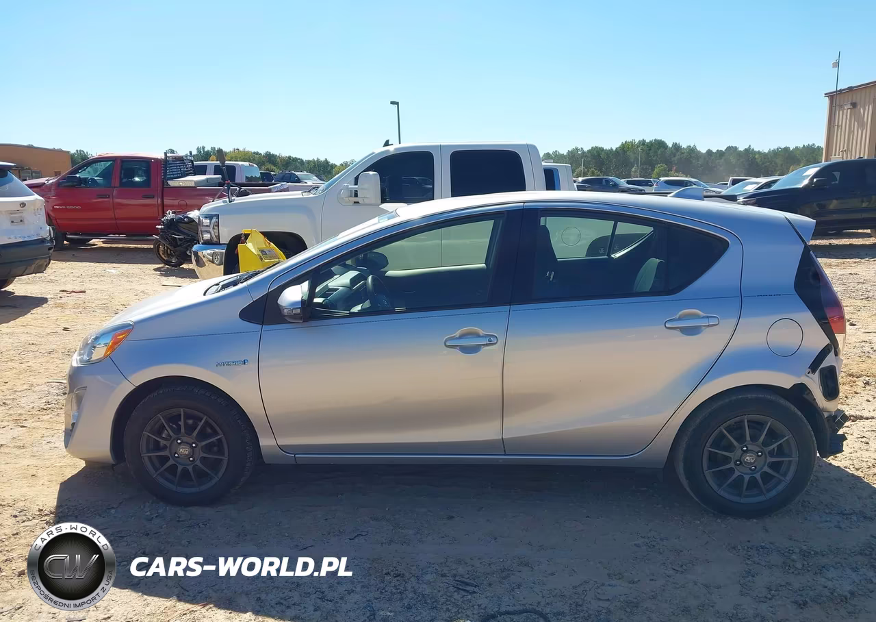 2016 Toyota Prius C Two VIN:JTDKDTB30G1139992 - 14