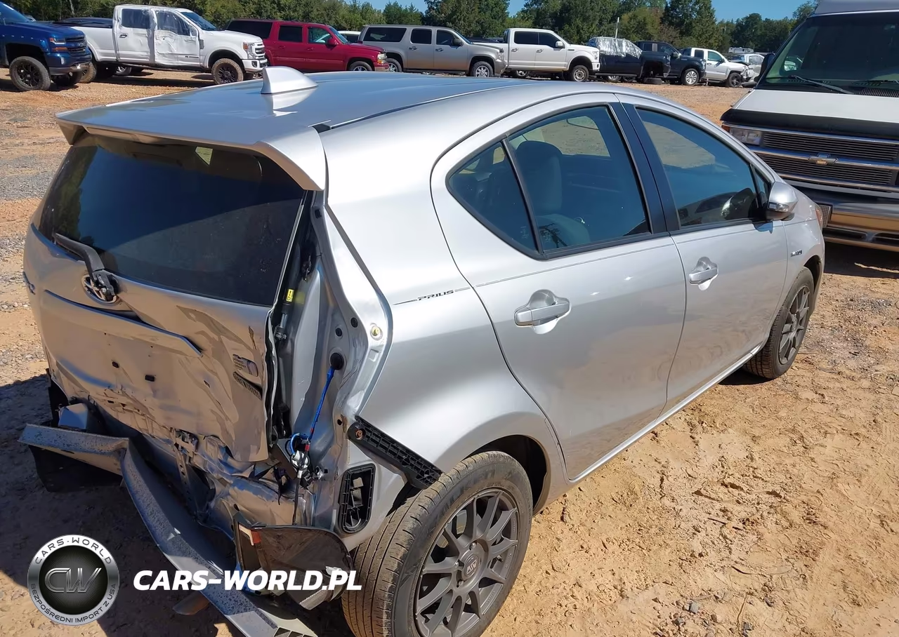 2016 Toyota Prius C Two VIN:JTDKDTB30G1139992 - 4