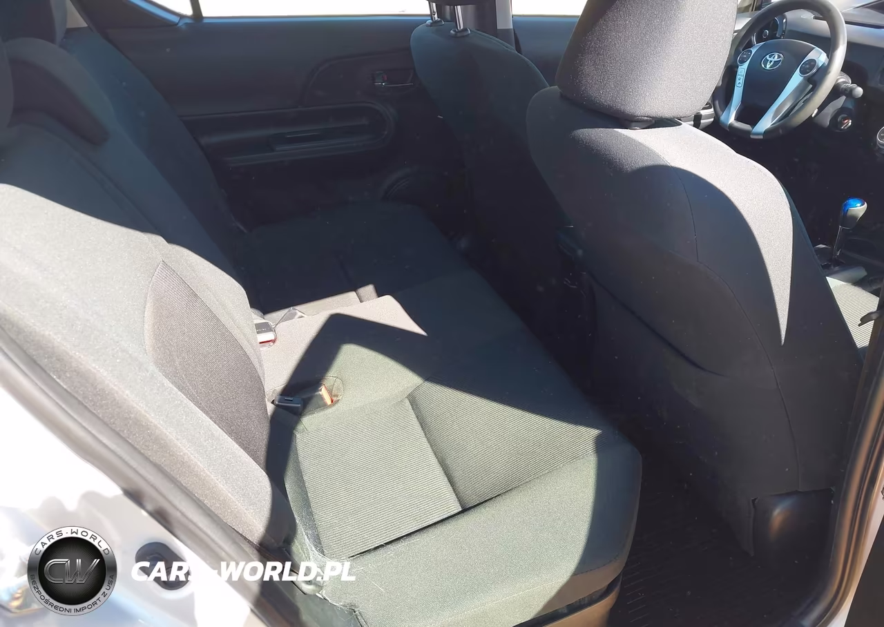 2016 Toyota Prius C Two VIN:JTDKDTB30G1139992 - 8