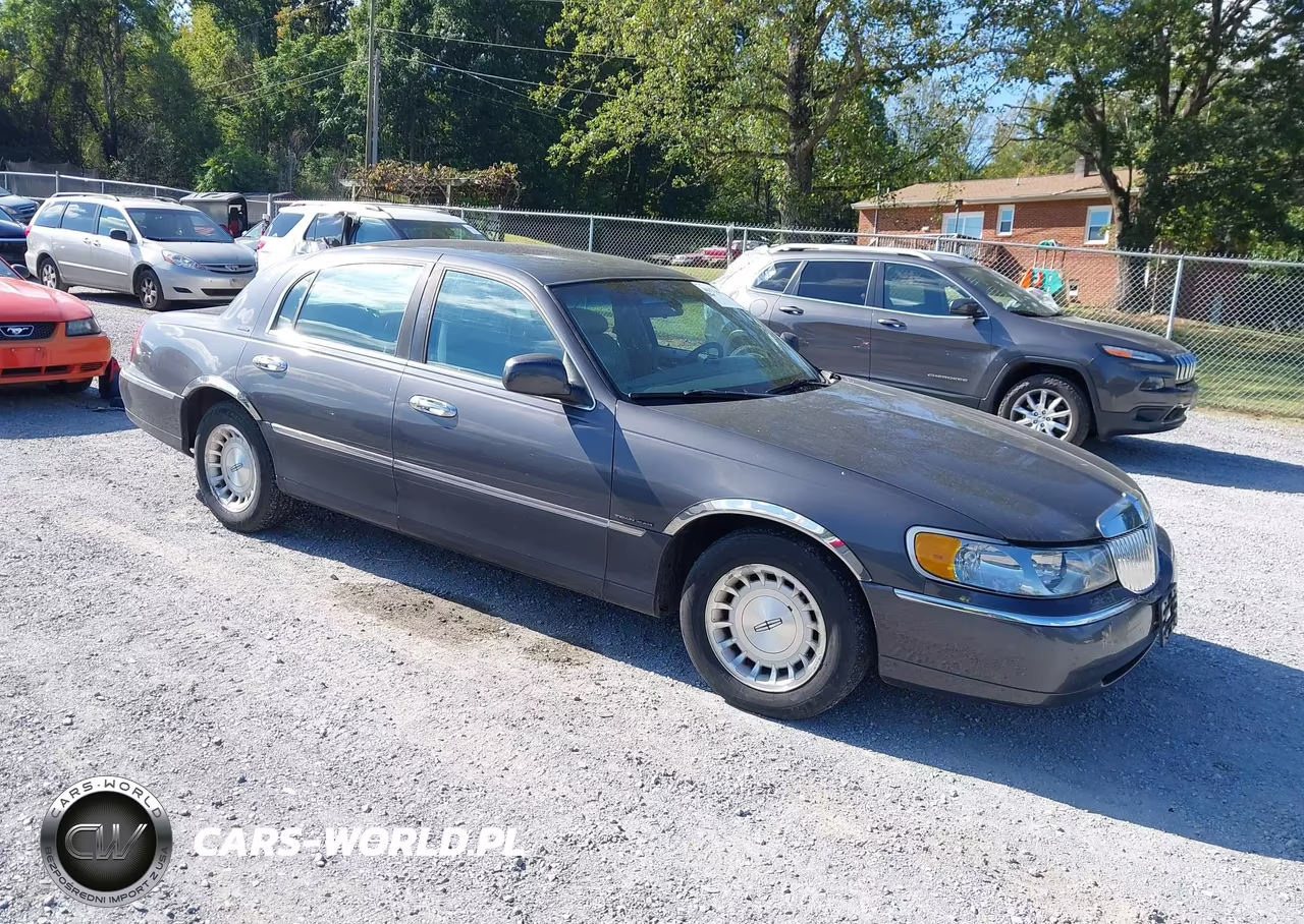 1999 Lincoln Town Car Executive VIN:1LNHM81W6XY667946 - 1