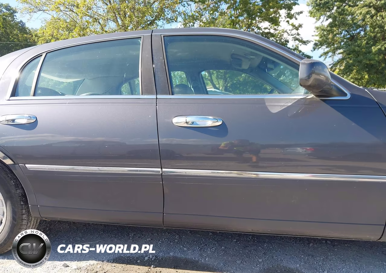 1999 Lincoln Town Car Executive VIN:1LNHM81W6XY667946 - 12