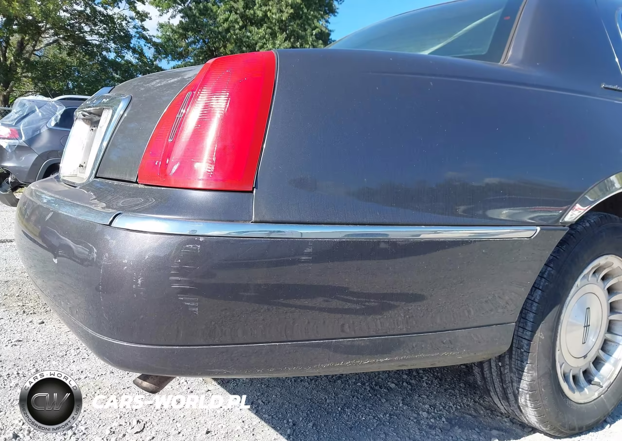 1999 Lincoln Town Car Executive VIN:1LNHM81W6XY667946 - 13