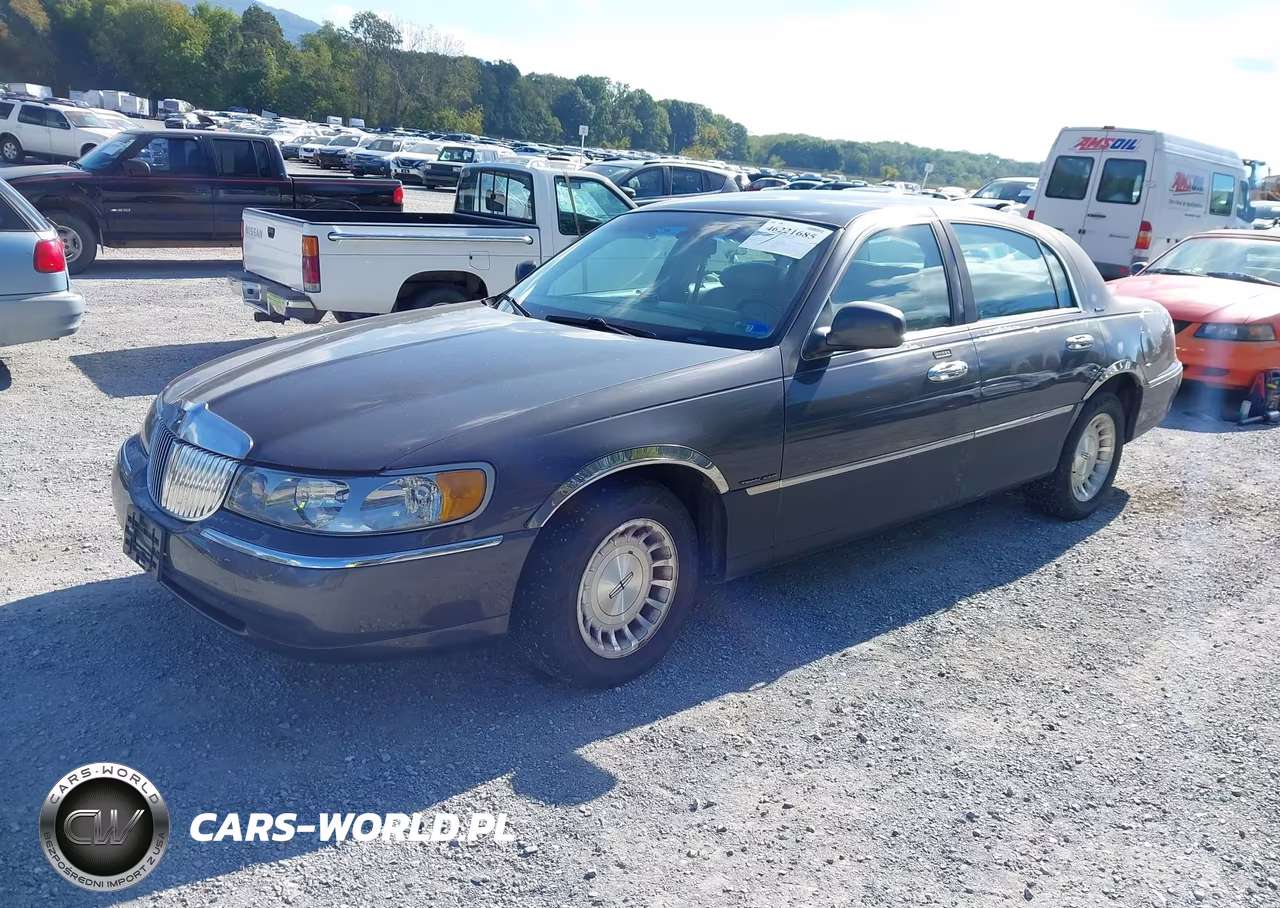 1999 Lincoln Town Car Executive VIN:1LNHM81W6XY667946 - 2