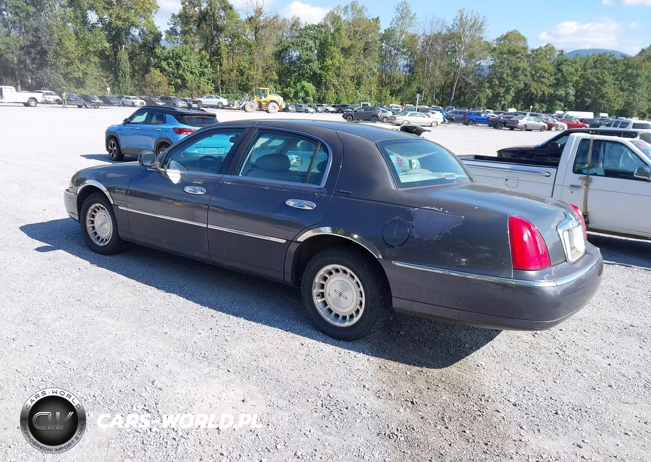 1999 Lincoln Town Car Executive VIN:1LNHM81W6XY667946 - 3