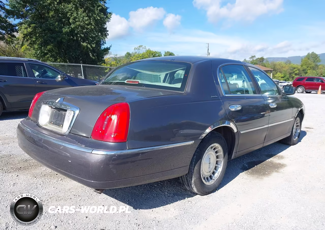 1999 Lincoln Town Car Executive VIN:1LNHM81W6XY667946 - 6