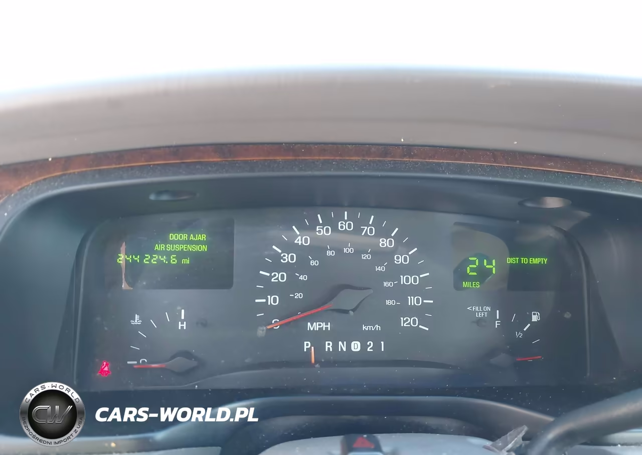 1999 Lincoln Town Car Executive VIN:1LNHM81W6XY667946 - 7