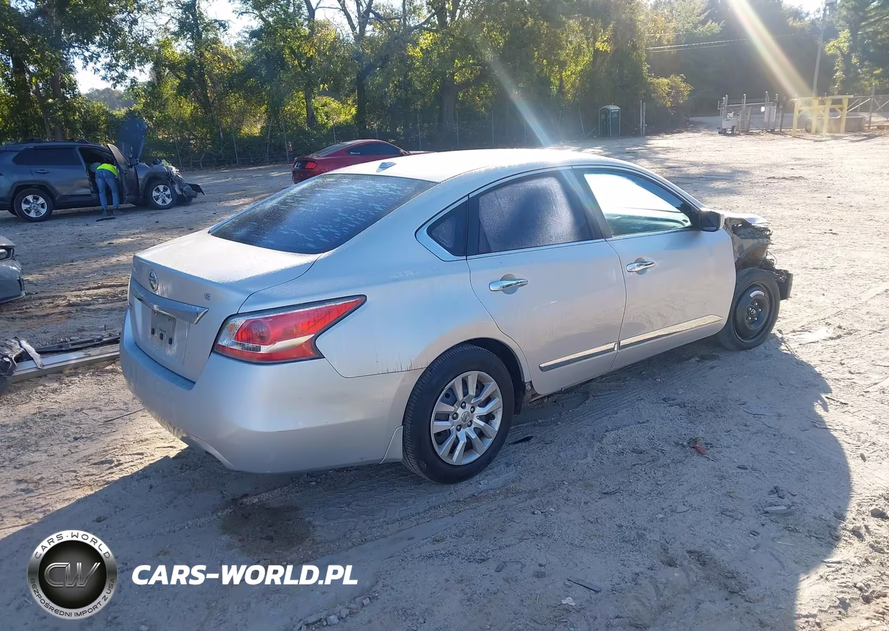 2015 Nissan Altima 2.5 S VIN:1N4AL3APXFN307329 - 4