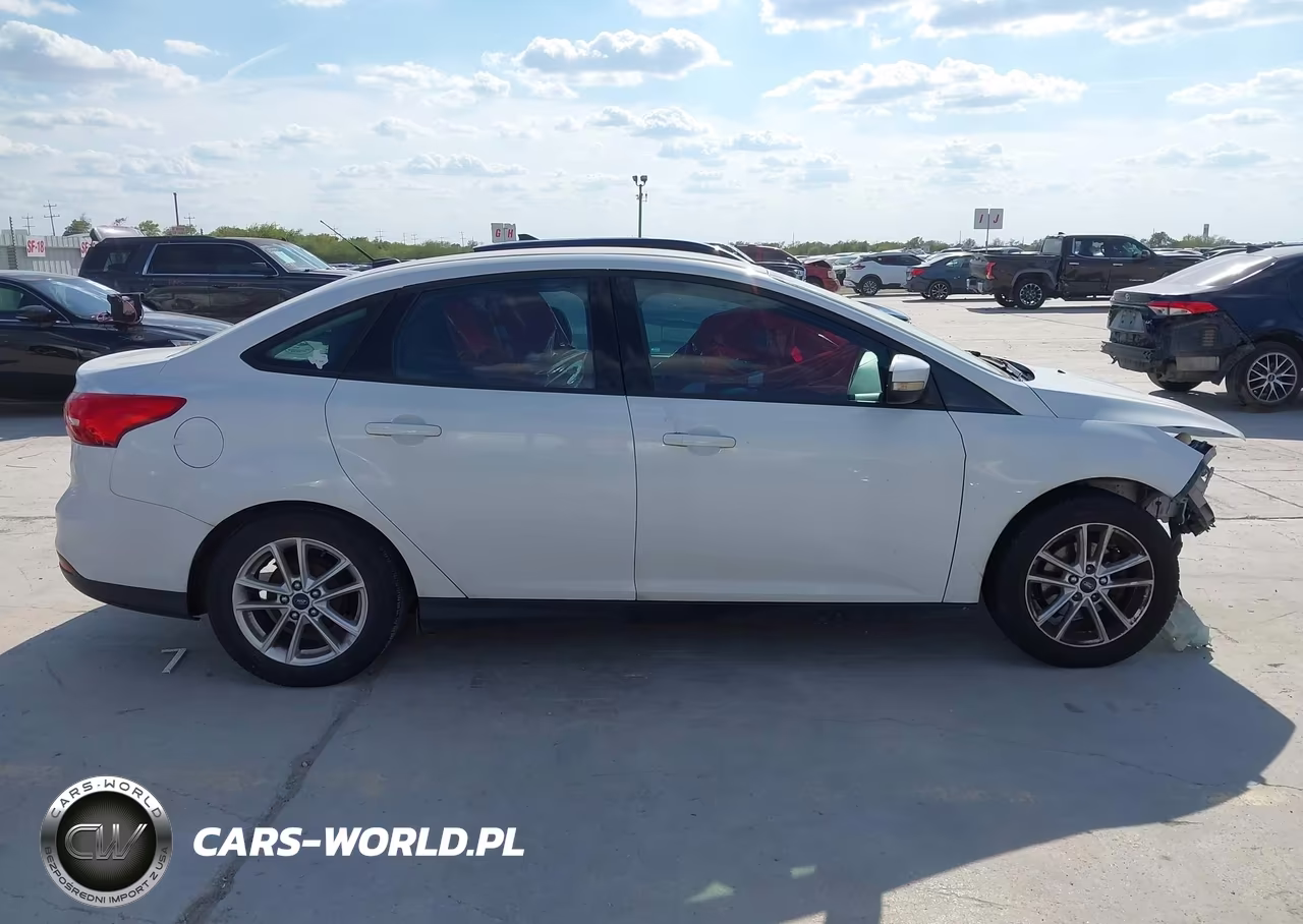 2017 Ford Focus Se VIN:1FADP3F23HL217338 - 13