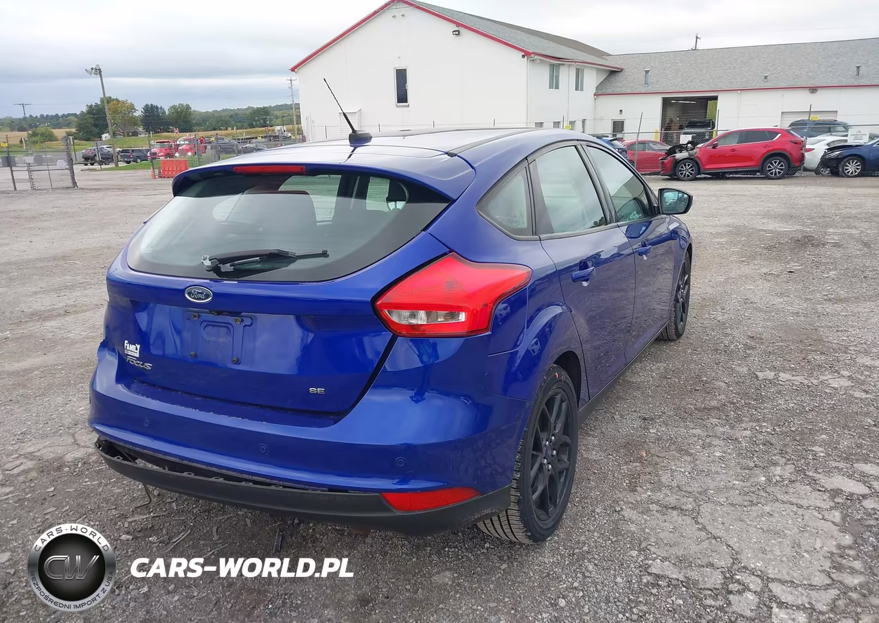 2015 Ford Focus Se VIN:1FADP3K23FL279471 - 4