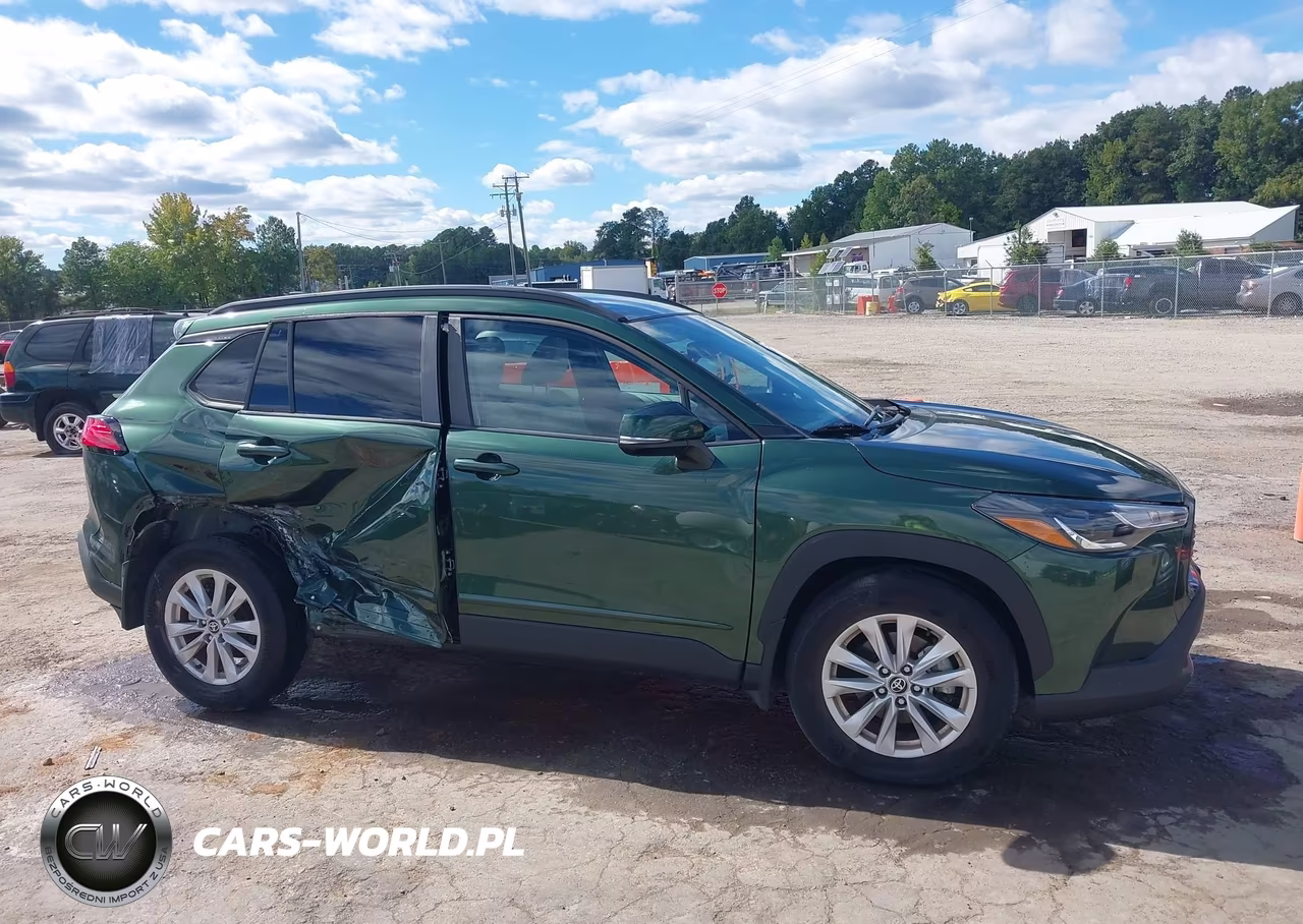 2022 Toyota Corolla Cross Le VIN:7MUCAABG5NV034925 - 13