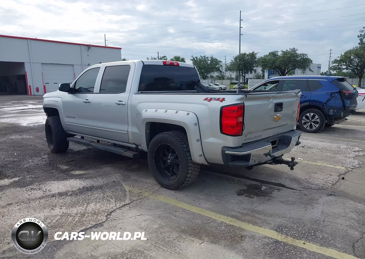2018 Chevrolet Silverado 1500 1Lt VIN:3GCUKREC3JG121475 - 3