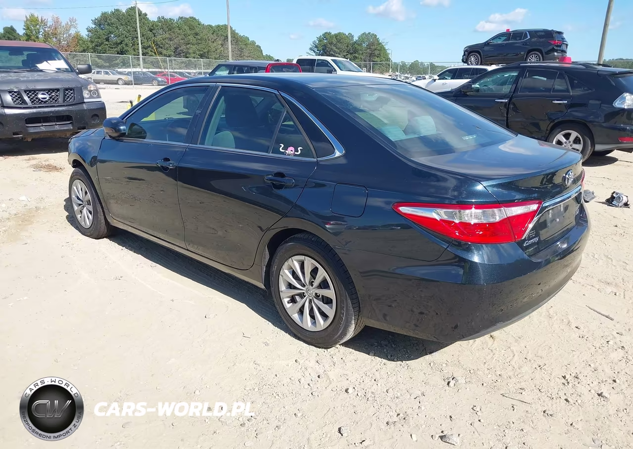 2017 Toyota Camry Le VIN:4T1BF1FK3HU652407 - 3