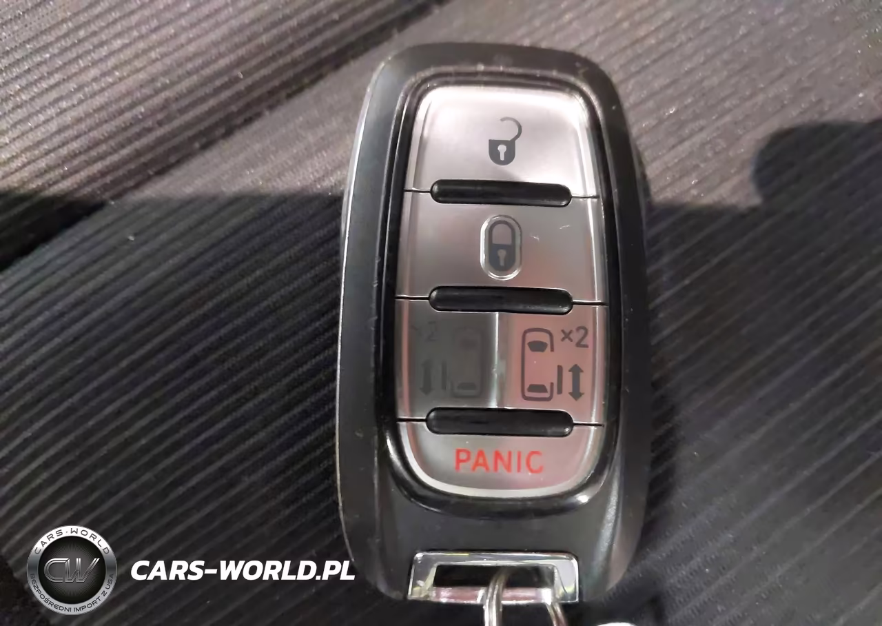 2020 Chrysler Pacifica Hybrid Touring VIN:2C4RC1H79LR234847 - 11