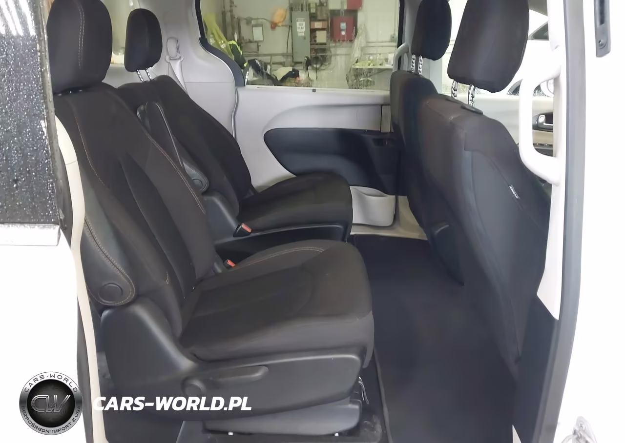 2020 Chrysler Pacifica Hybrid Touring VIN:2C4RC1H79LR234847 - 8