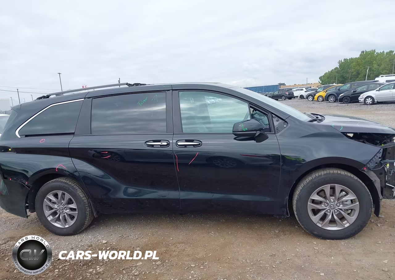 2025 Toyota Sienna Xle VIN:5TDJRKEC1SS251389 - 13