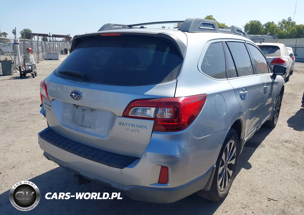 2015 Subaru Outback 3.6R Limited VIN:4S4BSENC2F3249728 - 4