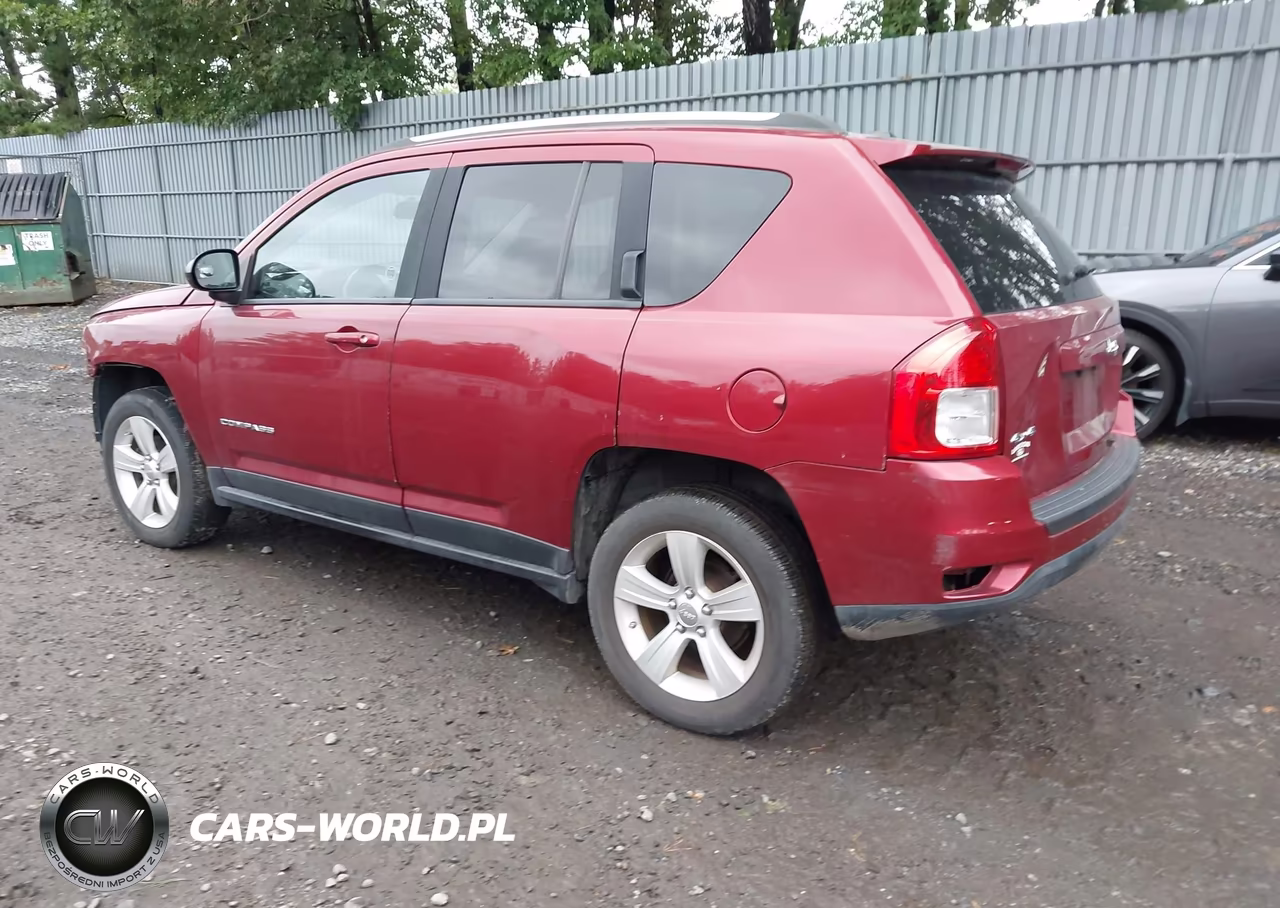 2012 Jeep Compass Latitude VIN:1C4NJDEB4CD655697 - 3