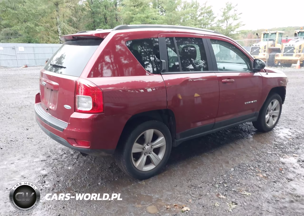2012 Jeep Compass Latitude VIN:1C4NJDEB4CD655697 - 4