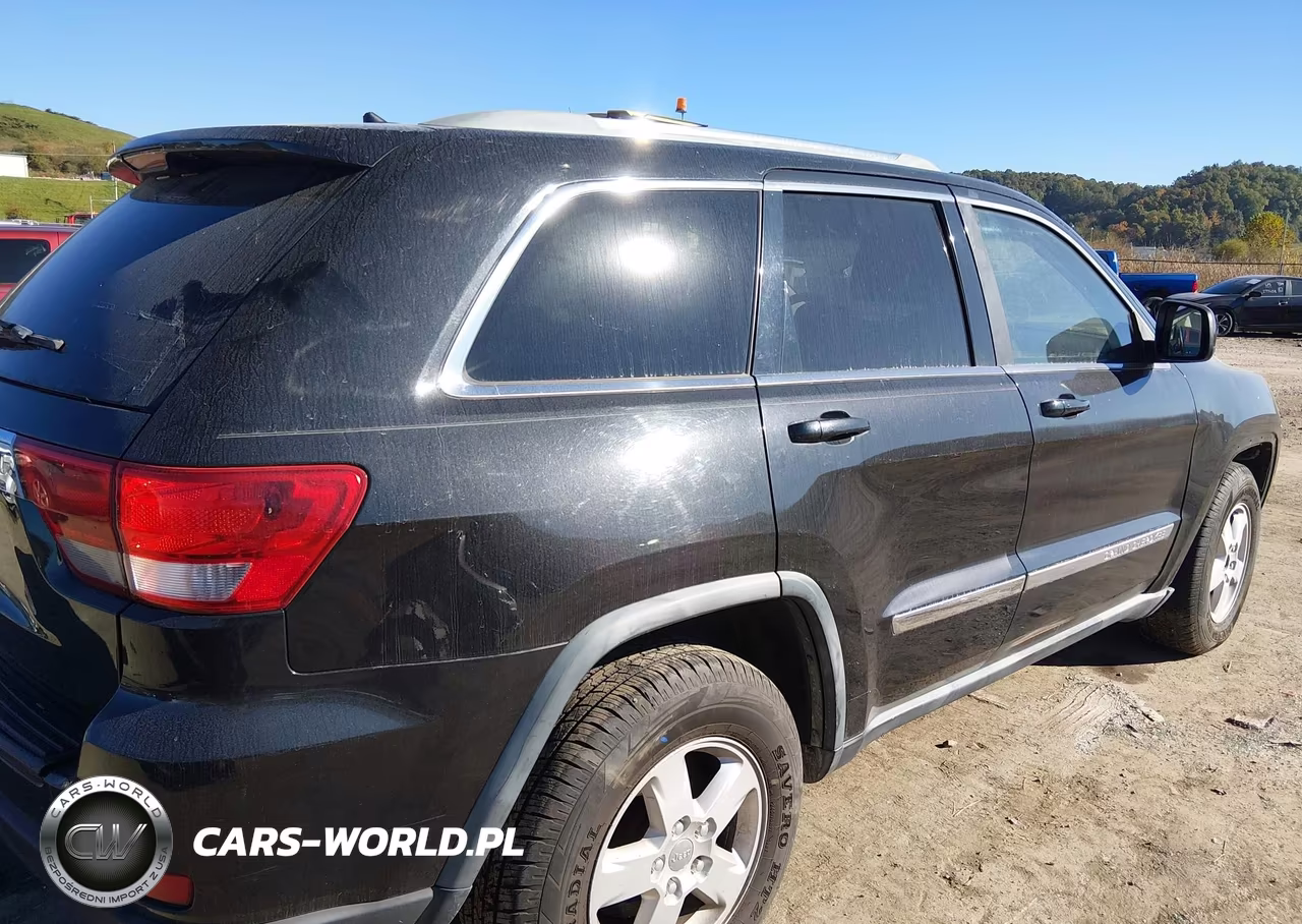 2011 Jeep Grand Cherokee Laredo VIN:1J4RR4GG2BC551405 - 4