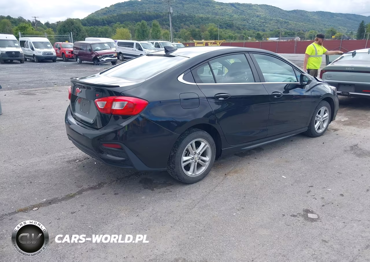2017 Chevrolet Cruze Lt VIN:1G1BE5SM5H7176724 - 4