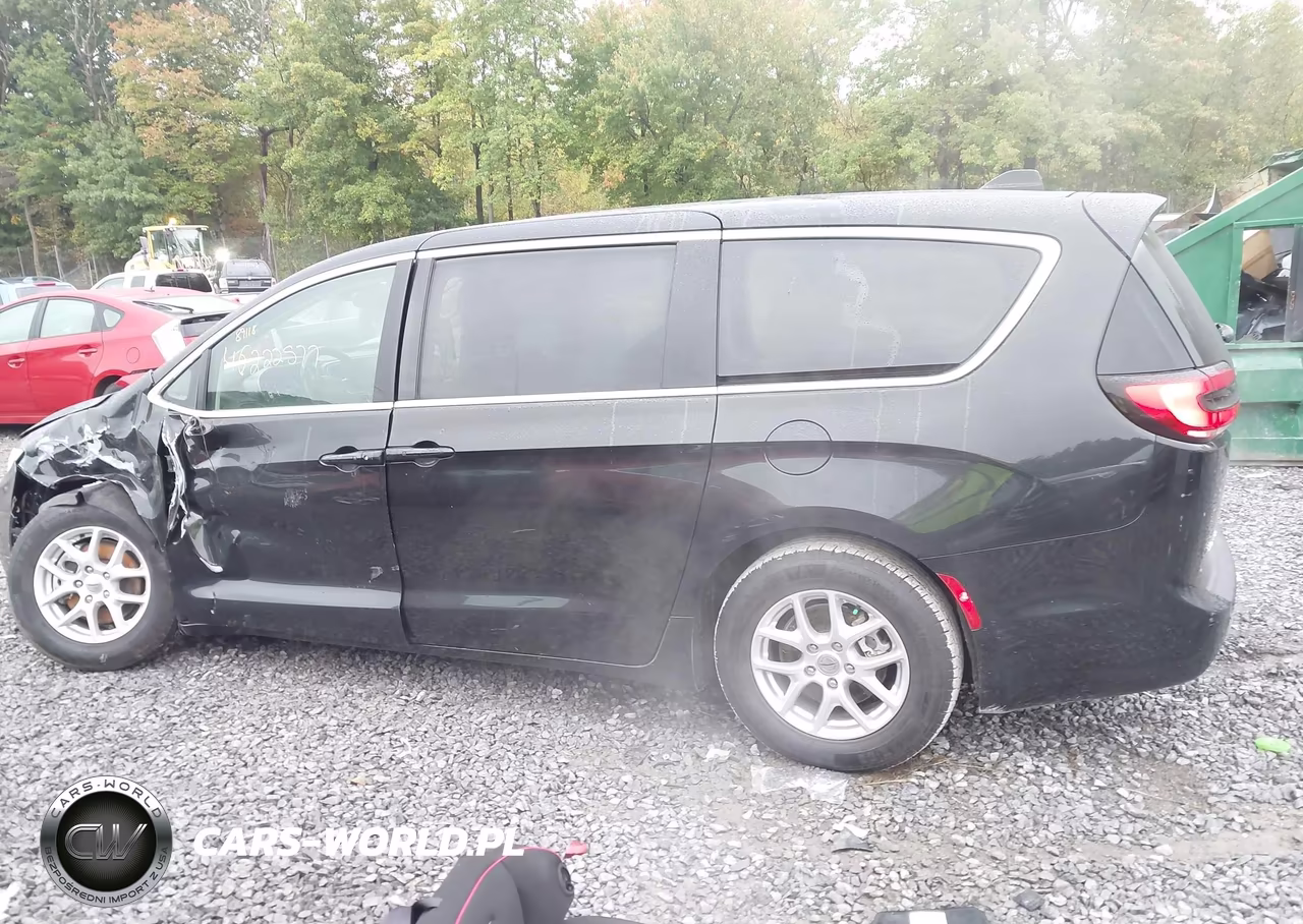 2023 Chrysler Pacifica Touring L VIN:2C4RC1BG3PR581511 - 14