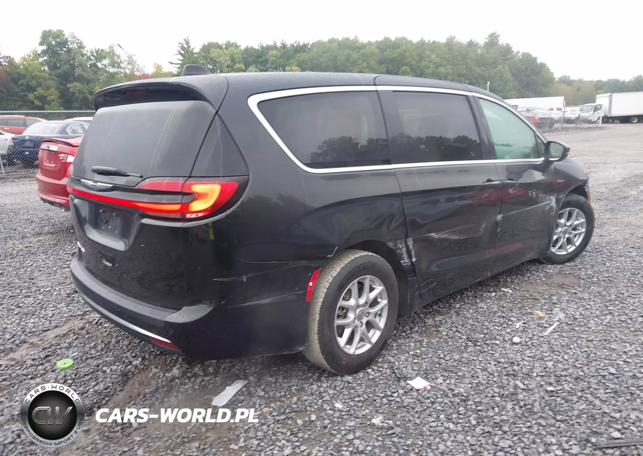 2023 Chrysler Pacifica Touring L VIN:2C4RC1BG3PR581511 - 4