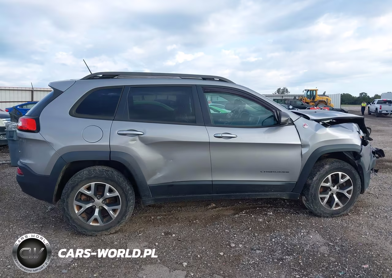 2015 Jeep Cherokee Trailhawk VIN:1C4PJMBS8FW698963 - 13