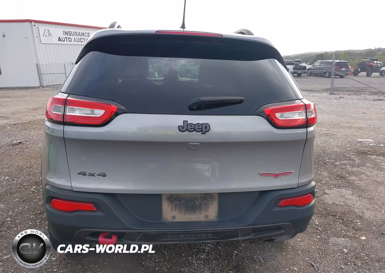 2015 Jeep Cherokee Trailhawk VIN:1C4PJMBS8FW698963 - 16