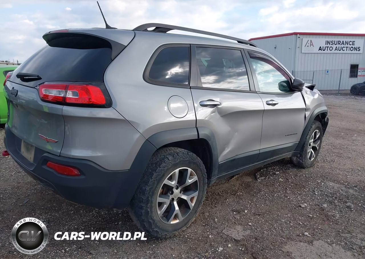 2015 Jeep Cherokee Trailhawk VIN:1C4PJMBS8FW698963 - 4