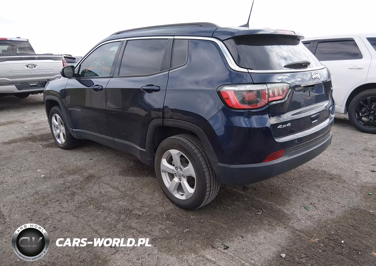 2018 Jeep Compass Latitude 4X4 VIN:3C4NJDBB4JT366251 - 3