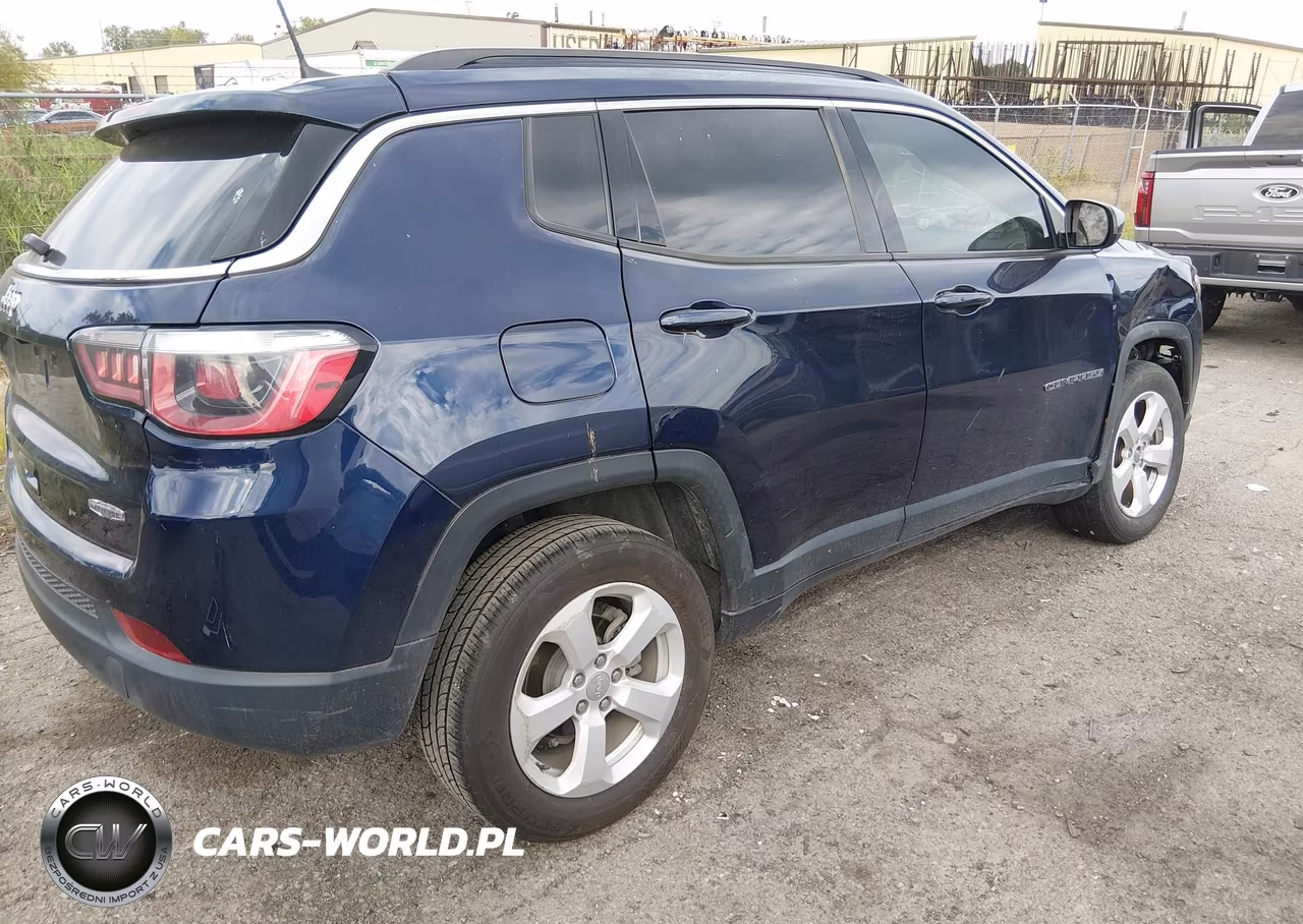 2018 Jeep Compass Latitude 4X4 VIN:3C4NJDBB4JT366251 - 4