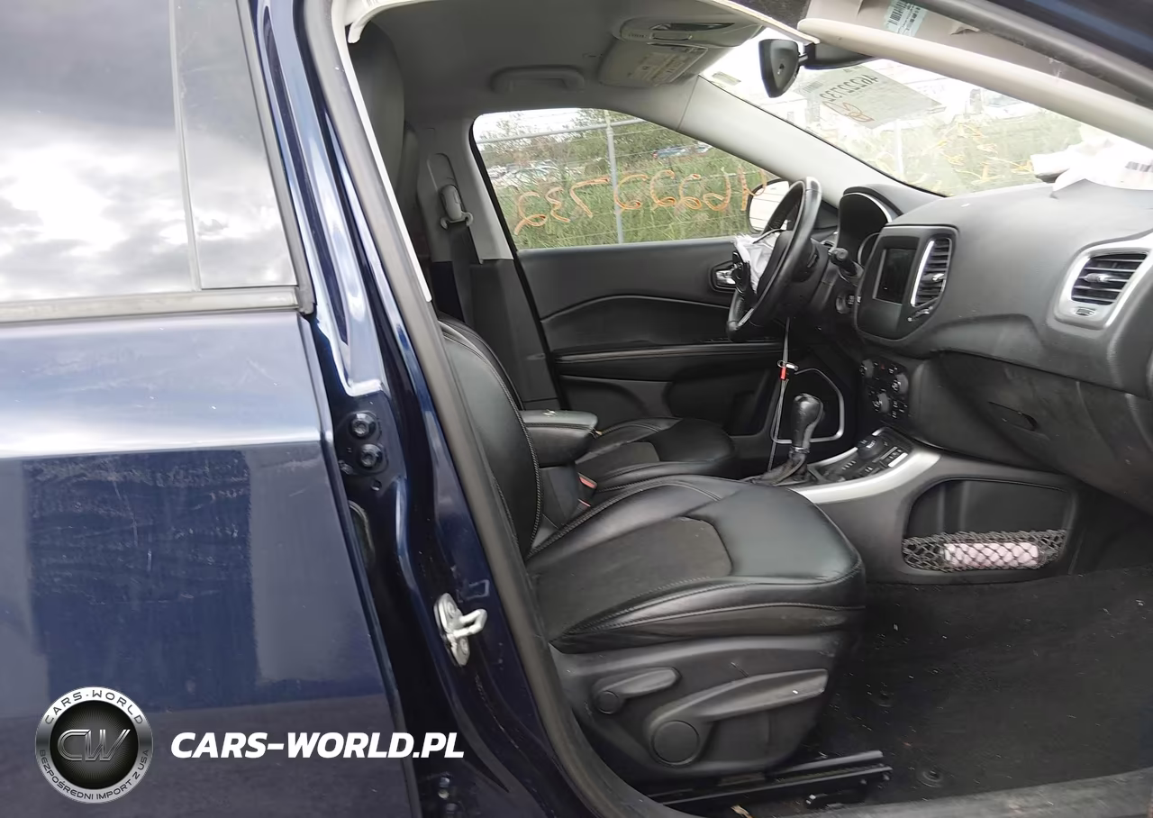 2018 Jeep Compass Latitude 4X4 VIN:3C4NJDBB4JT366251 - 5