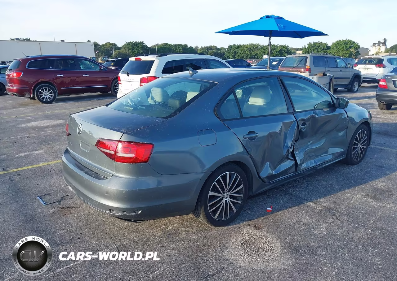 2016 Volkswagen Jetta 1.8T Sport VIN:3VWD17AJ8GM259466 - 4