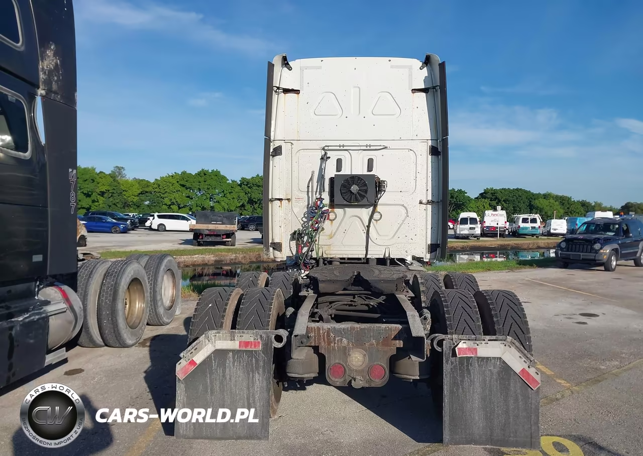 2019 Freightliner Cascadia 125 VIN:3AKJGLDR4KSKN1807 - 18