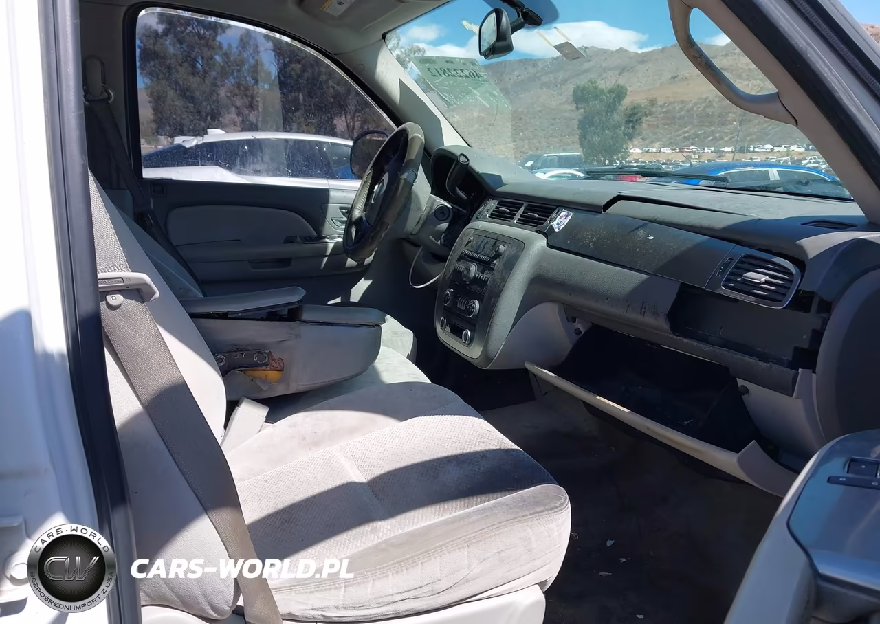 2007 Chevrolet Tahoe Ls VIN:1GNFC13C37R403237 - 5