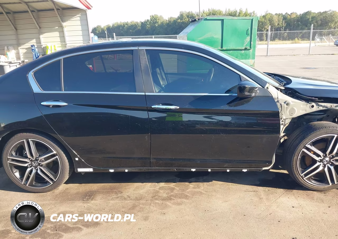 2017 Honda Accord Sport VIN:1HGCR2F52HA303600 - 14