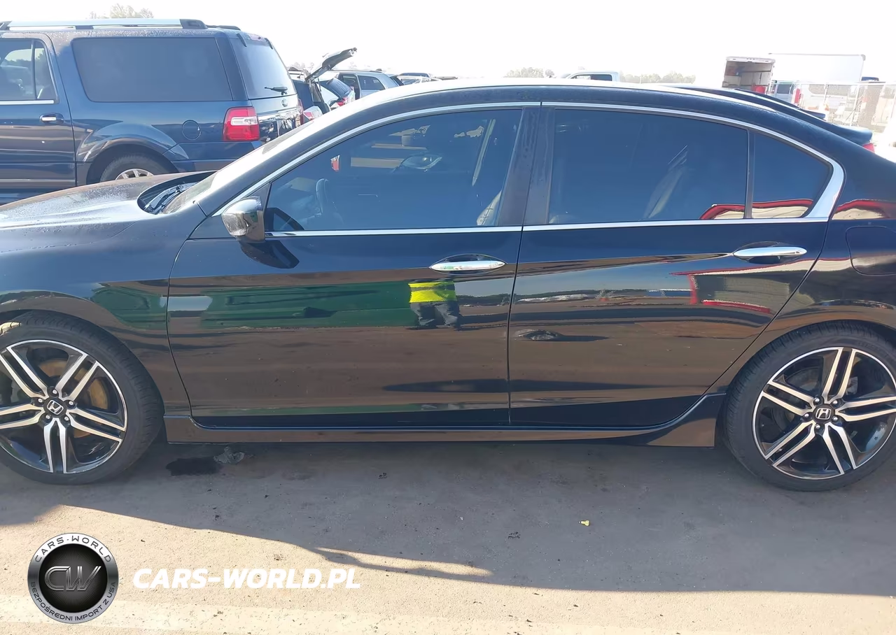 2017 Honda Accord Sport VIN:1HGCR2F52HA303600 - 15