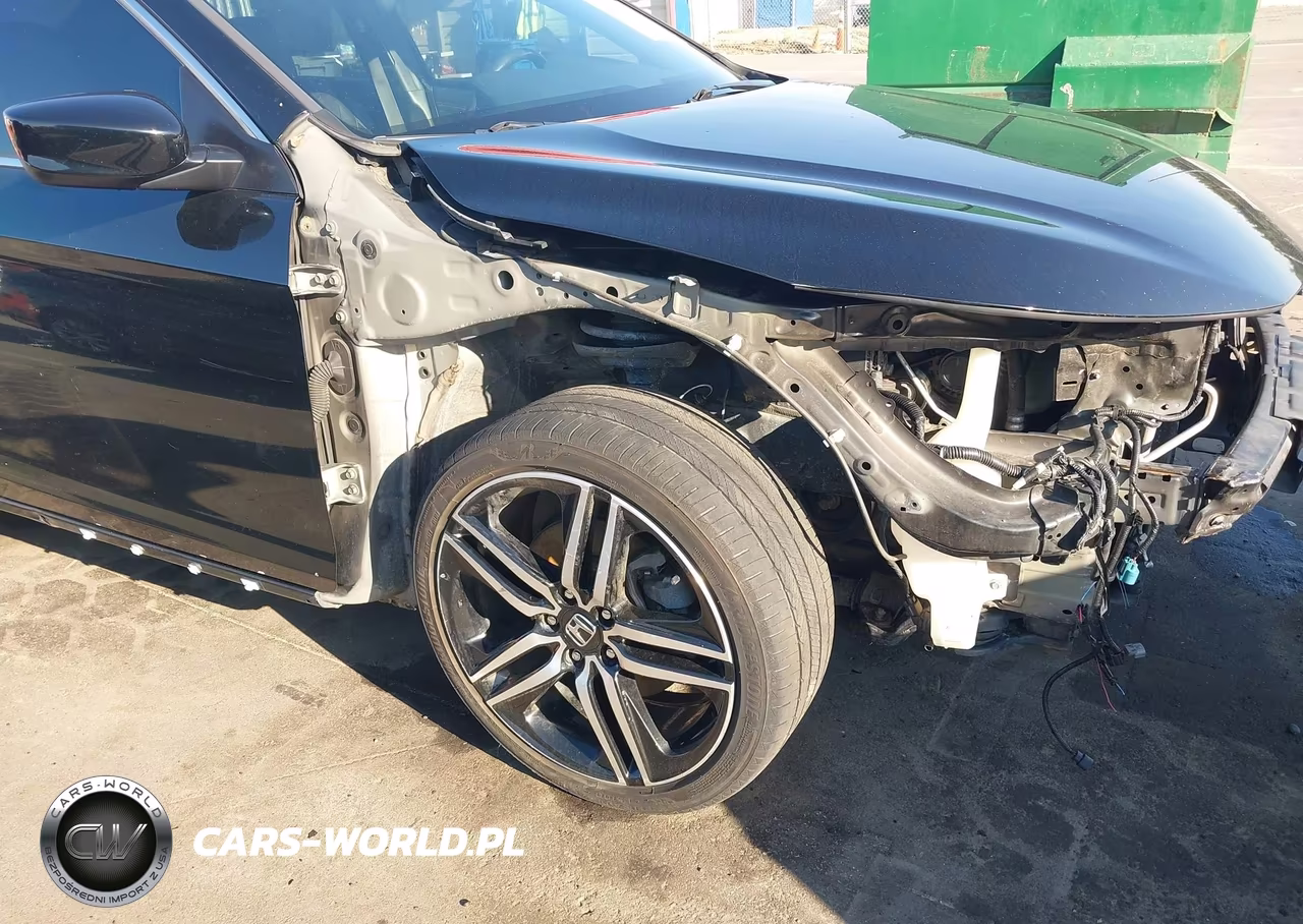 2017 Honda Accord Sport VIN:1HGCR2F52HA303600 - 18