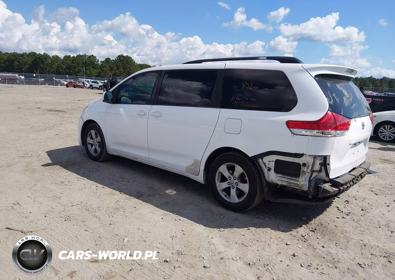 2014 Toyota Sienna Le V6 8 Passenger VIN:5TDKK3DC2ES474657 - 3