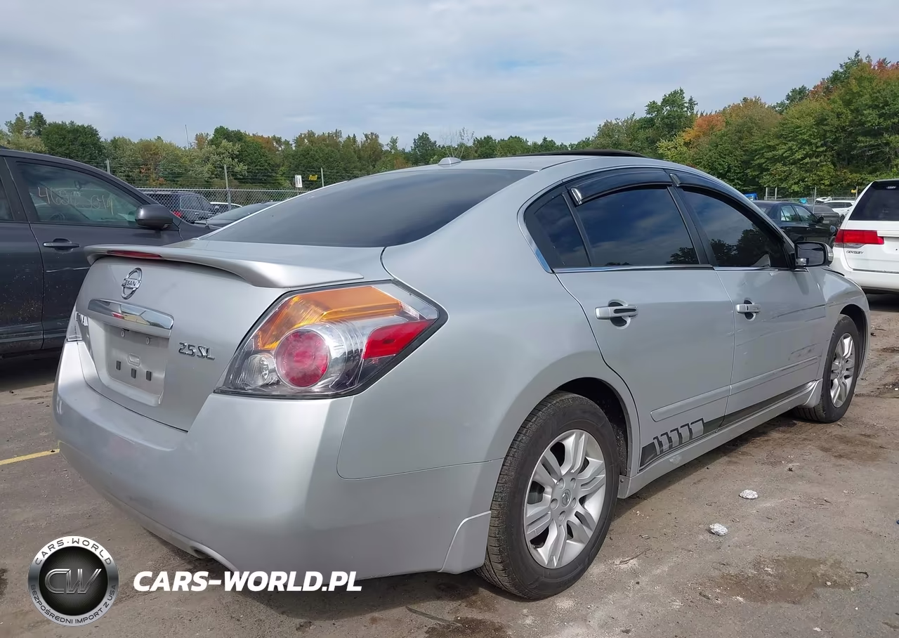 2011 Nissan Altima 2.5 S VIN:1N4AL2APXBN424087 - 4
