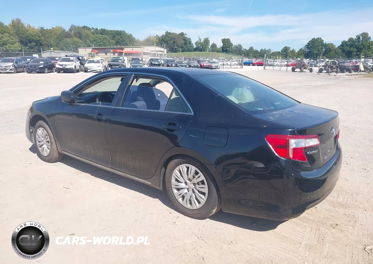 2014 Toyota Camry Le VIN:4T4BF1FK3ER374657 - 3
