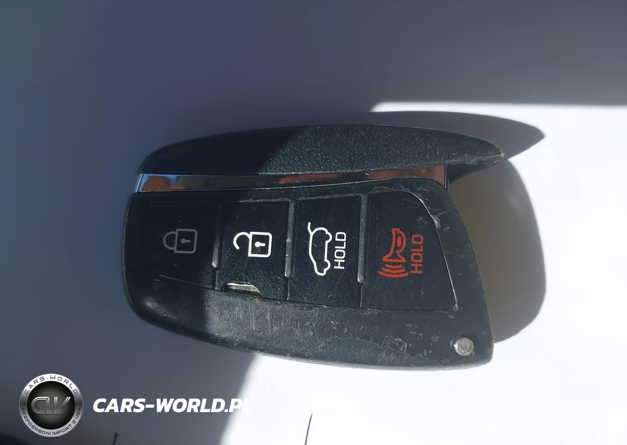2017 Hyundai Santa Fe VIN:KM8SRDHF3HU248533 - 11