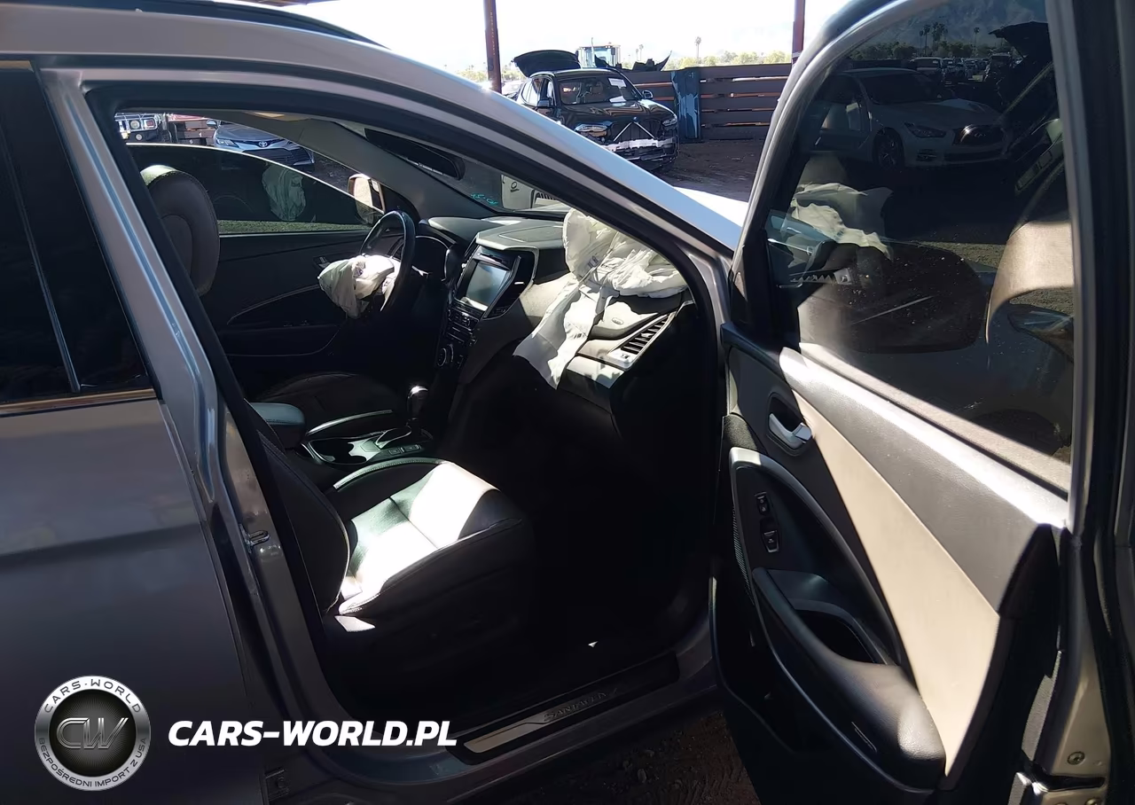 2017 Hyundai Santa Fe VIN:KM8SRDHF3HU248533 - 5