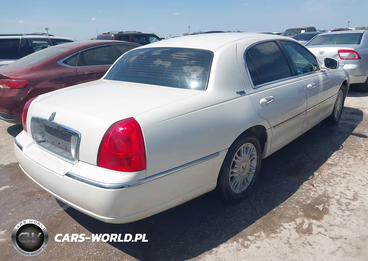 2006 Lincoln Town Car Signature Limited VIN:1LNHM82V26Y635774 - 4